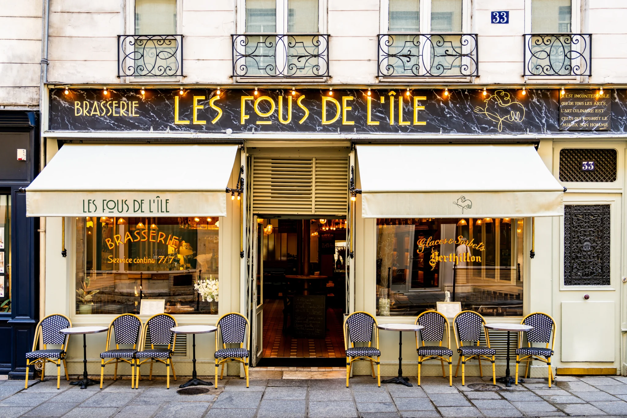les fous de l'île