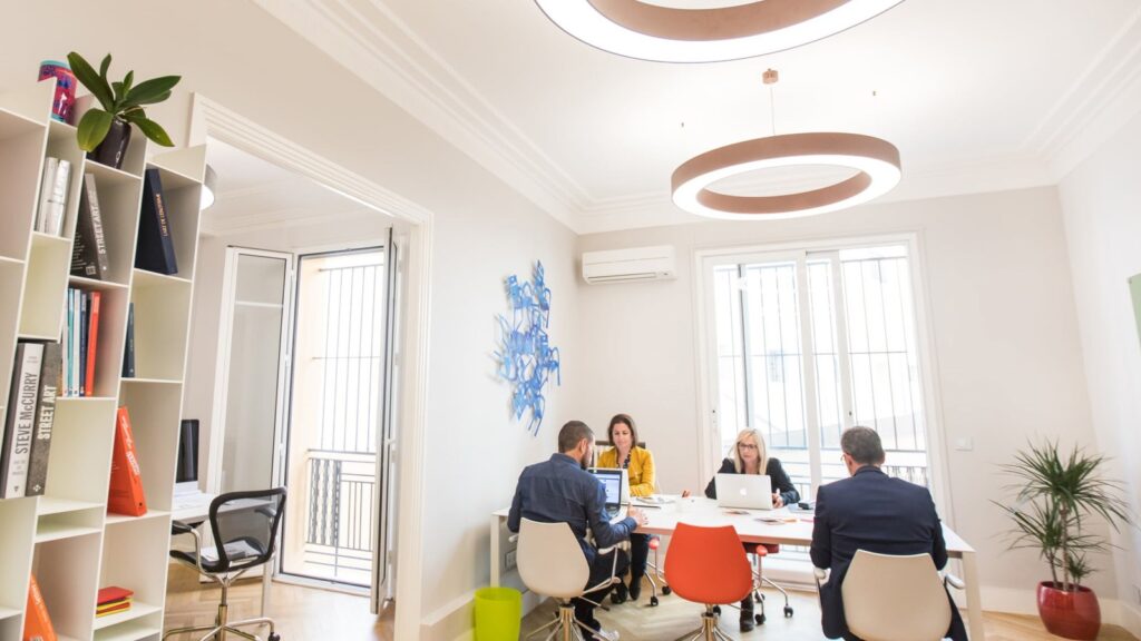 Création d’entreprise : où installer son siège social et pourquoi le choix devient stratégique