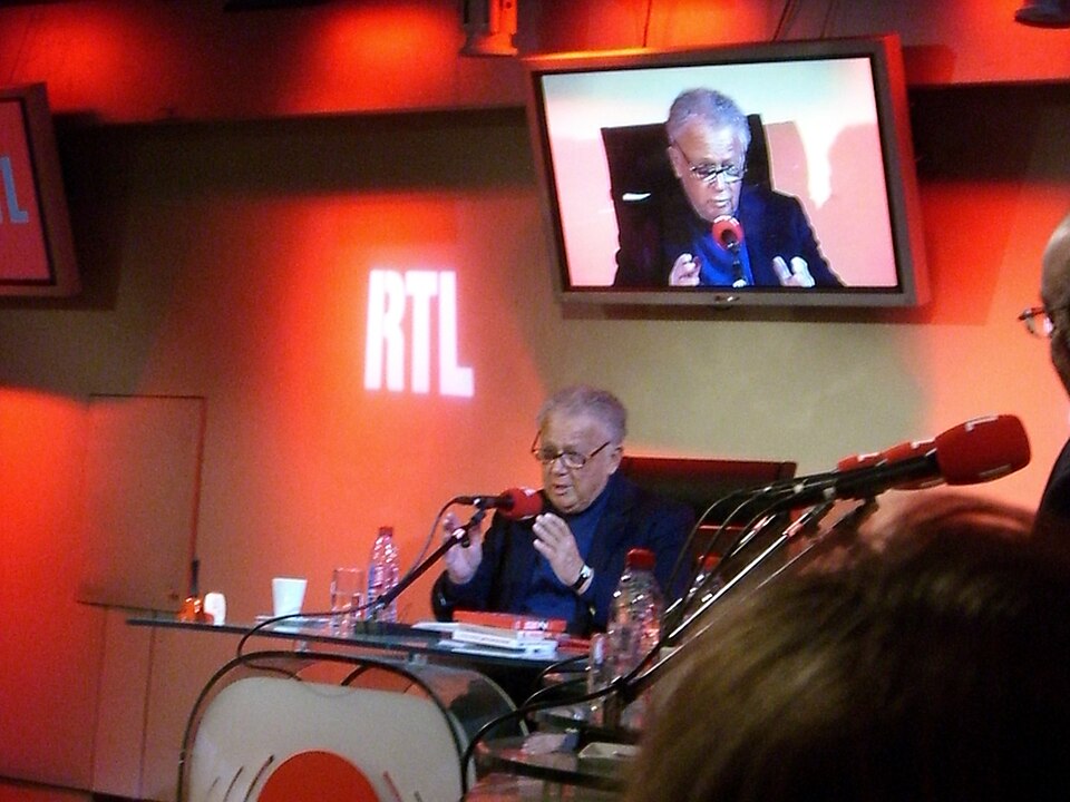 Philippe Bouvard au micro des Grosses Têtes sur RTL