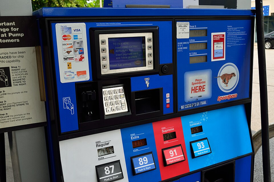 Baisse de la consommation de carburant – pompe dans une station-service