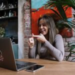 Accessibilité téléphonique : service client accessible aux personnes sourdes et malentendantes