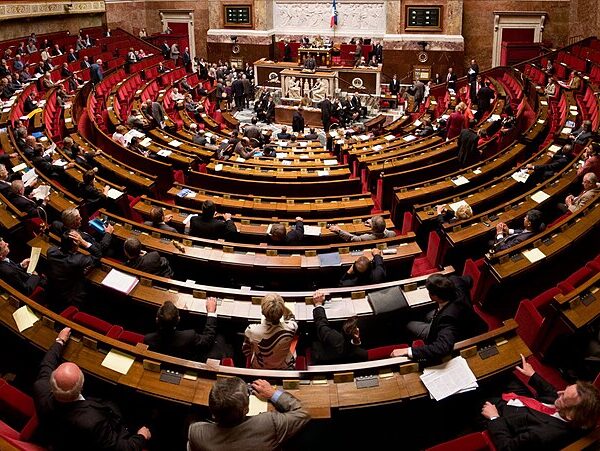 Hémicycle de l’Assemblée nationale lors des débats sur le budget 2027 et la menace de censure