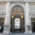 Économies dans la fonction publique – entrée de la Cour des comptes à Paris
