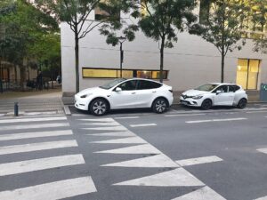 FSD Tesla en France avec une Model Y à Courbevoie