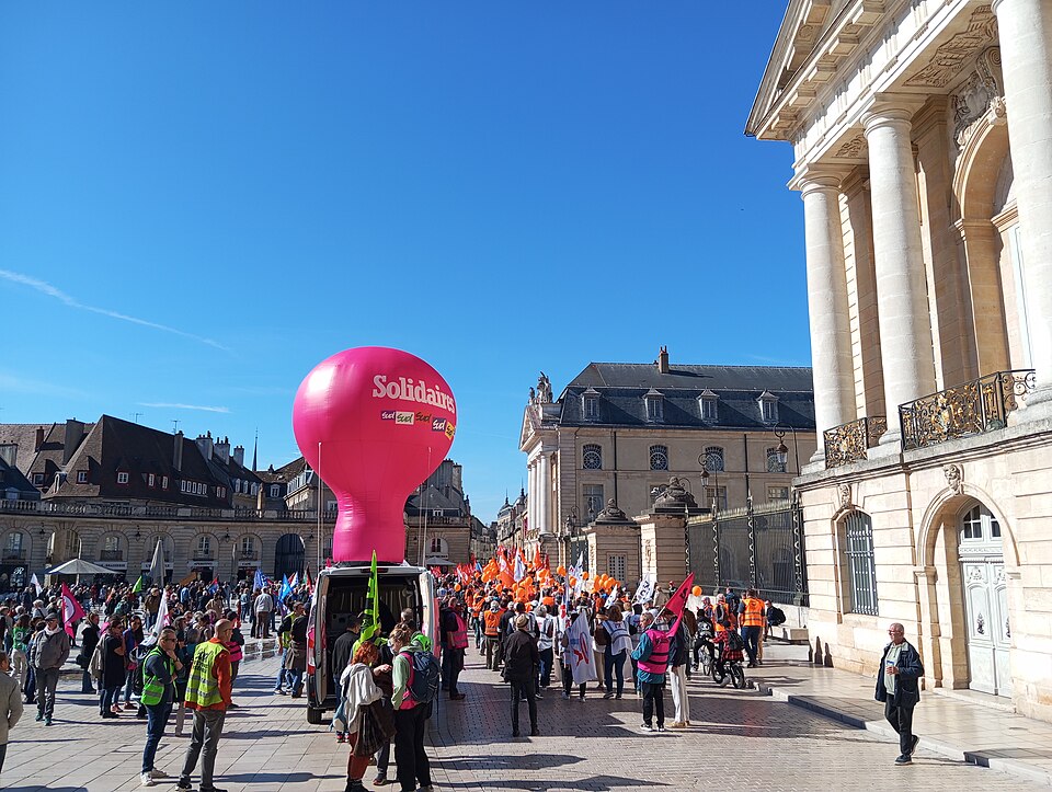 Gel point d’indice : manifestation syndicale sur fond de débat budgétaire en France