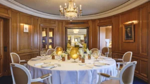 Retrait du Goncourt : salon Goncourt du restaurant Drouant à Paris, photographié avant la décision de 2026