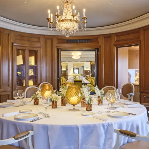 Retrait du Goncourt : salon Goncourt du restaurant Drouant à Paris, photographié avant la décision de 2026