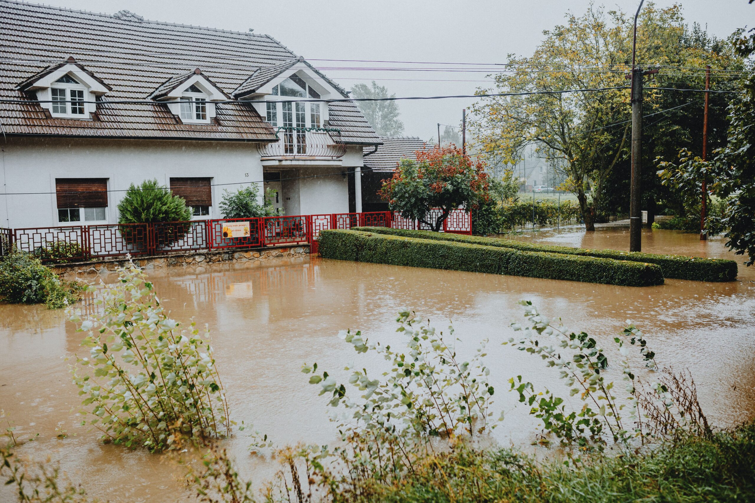 Hausse des tarifs d’assurance en 2027 face aux risques d’inondation
