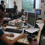 IA et suppressions de postes : des journalistes travaillent dans une rédaction