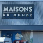 Enseigne Maisons du Monde sur la façade du magasin de Schweighouse-sur-Moder.