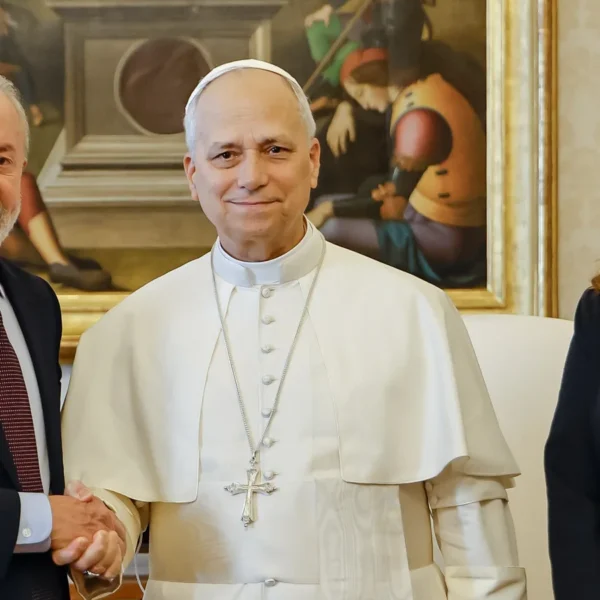 Léon XIV au Vatican avec le président brésilien Lula et son épouse, en octobre 2025.