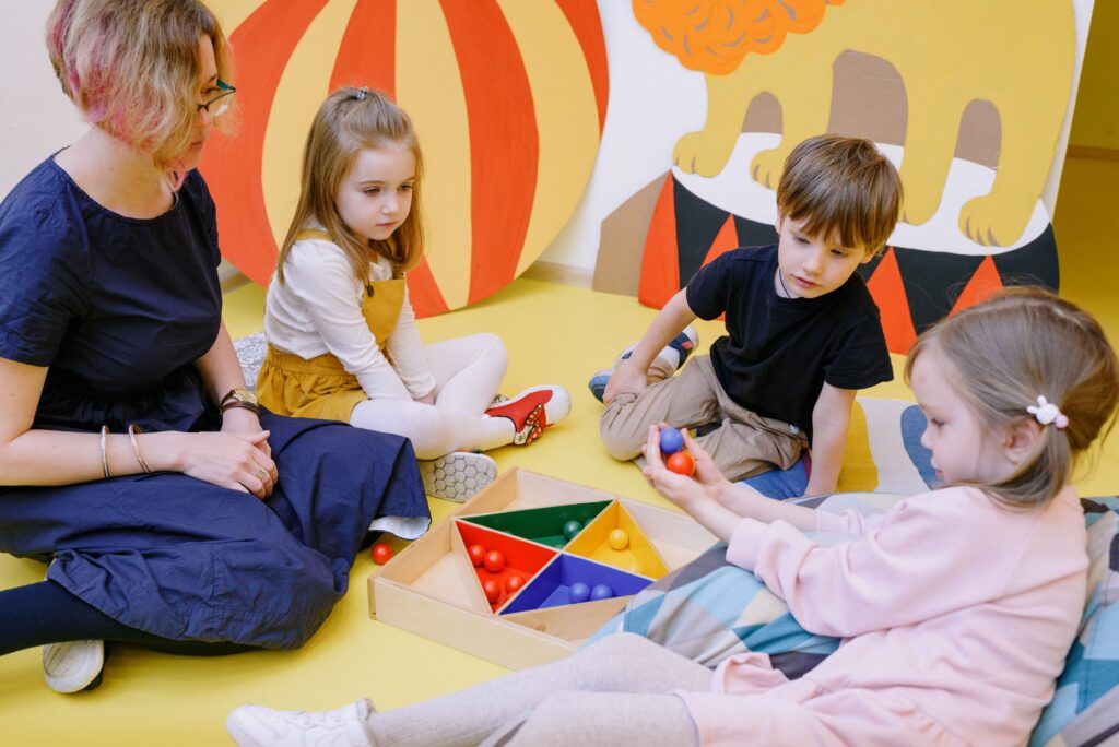 Petite enfance : ce que le plan d’urgence de 90 millions d’euros peut réellement changer
