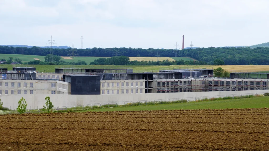 Prison de Rivesaltes : 166 millions d’euros investis et 570 emplois estimés, mais pas 570 embauches sur place