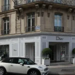 Réorganisation de Christian Dior : façade du 30 avenue Montaigne à Paris photographiée en 2009
