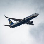 Boeing 737 Ryanair en vol alors que la compagnie réduit son programme hiver 2026