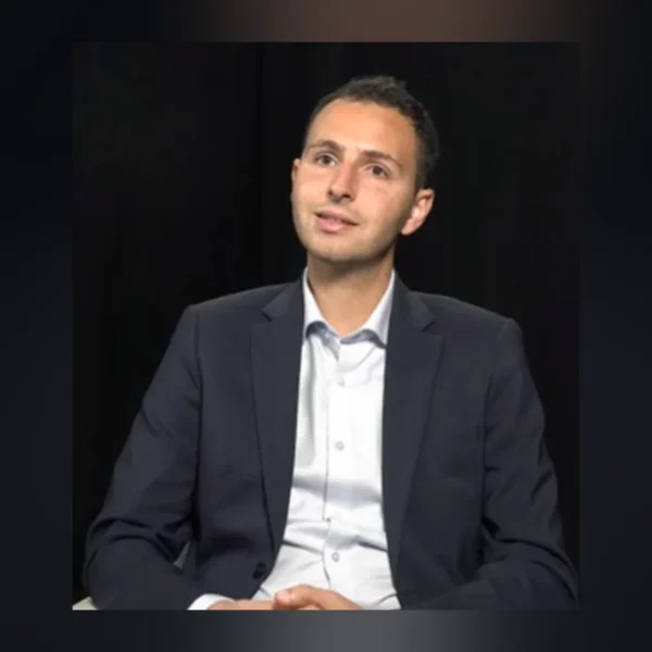 Balance ton Claude : portrait de Samuel Fitoussi extrait d’une vidéo de la librairie Mollat en mai 2025