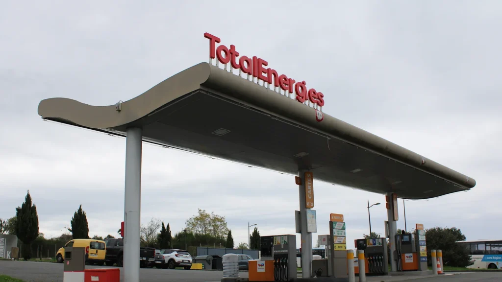 TotalEnergies vise encore une hausse du pétrole et du gaz après 2030