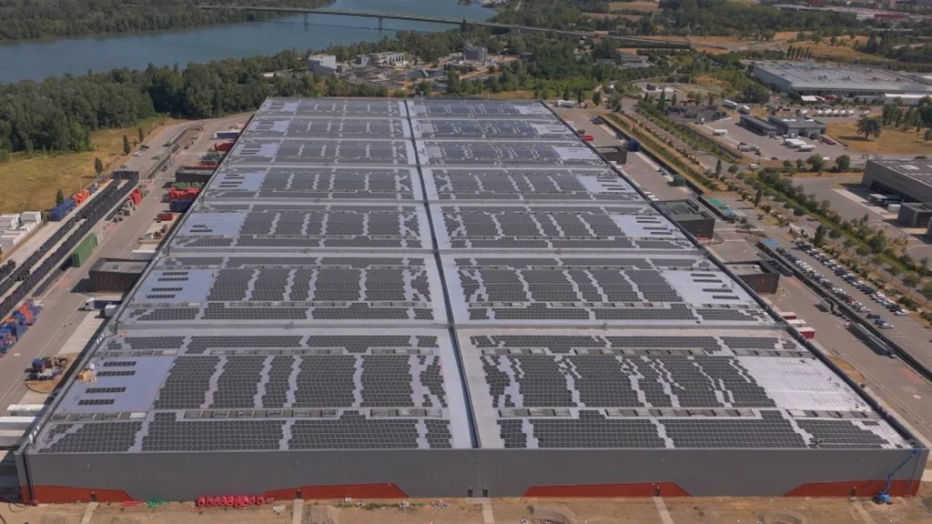 Sunrock annonce 110 millions d’euros pour ses toitures solaires en France : le détail du prêt reste à éclaircir