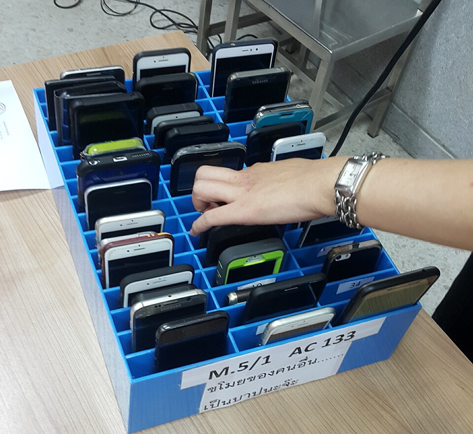 Rentrée 2026 : l’école interdit le téléphone, mais une cyberattaque révèle sa dépendance au numérique