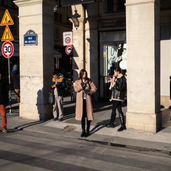 Zone à trafic limité Paris : piétons et cycliste rue de Rivoli