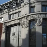 Façade du BHV à Paris avec l’inscription « Bazar de l’Hôtel de Ville ».