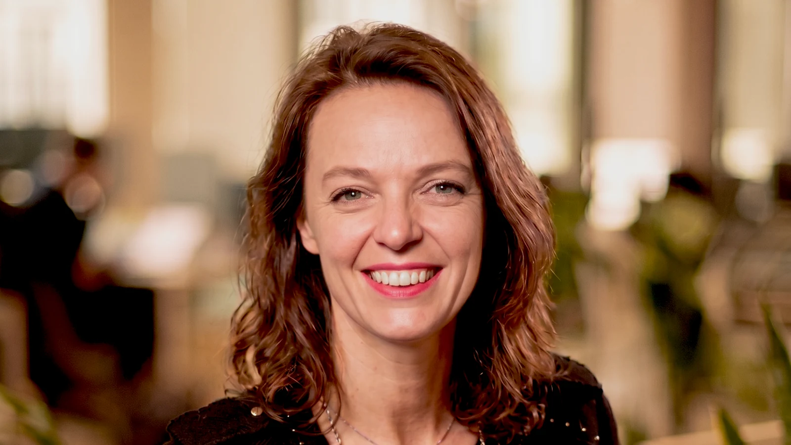 Charlotte Halb, nouvelle directrice générale de Kls, photographiée de face.