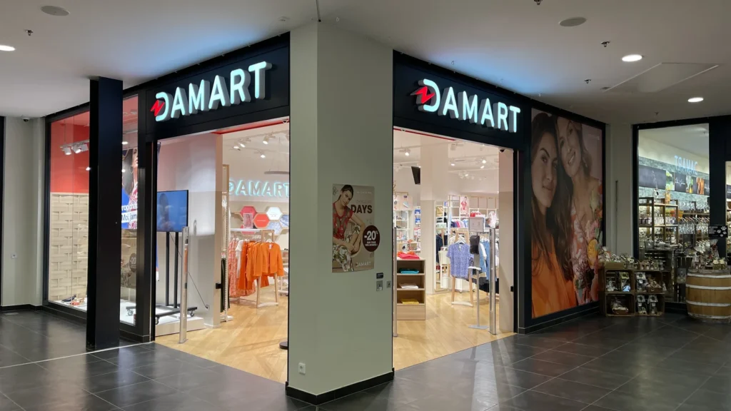 Magasin Damart au centre commercial Massen, au Luxembourg, pour illustrer Damart en grande distribution.