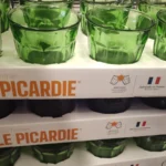 Verres verts Duralex Le Picardie présentés dans leurs emballages en magasin.