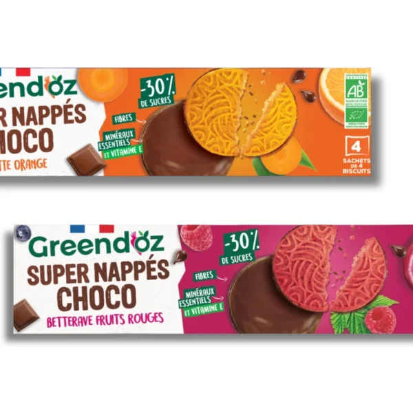 Deux boîtes de biscuits GreendOz Super Nappés Choco, carotte-orange et betterave-fruits rouges, sur fond blanc.