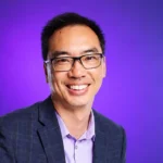 Portrait de Kerman Lau, nouveau directeur financier de Starburst, sur fond bleu et violet
