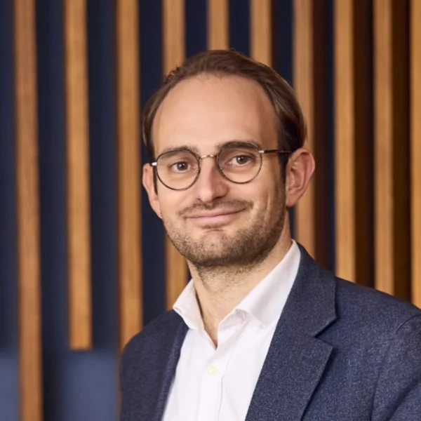 Portrait de Kévin Lajus, fondateur de Zeus Invest, pour l’entretien « Épargne et investissement ».