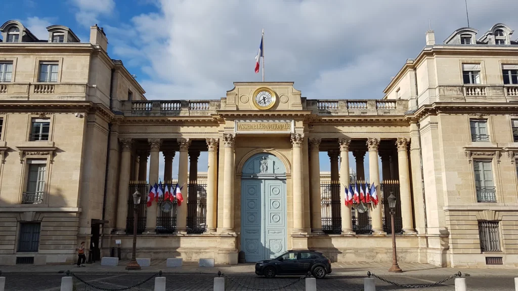 Moody’s maintient la note de la France à Aa3, le risque demeure