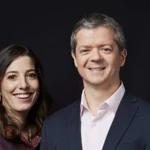 Eléonore Crespo et Romain Niccoli, cofondateurs de Pigment, posant côte à côte.