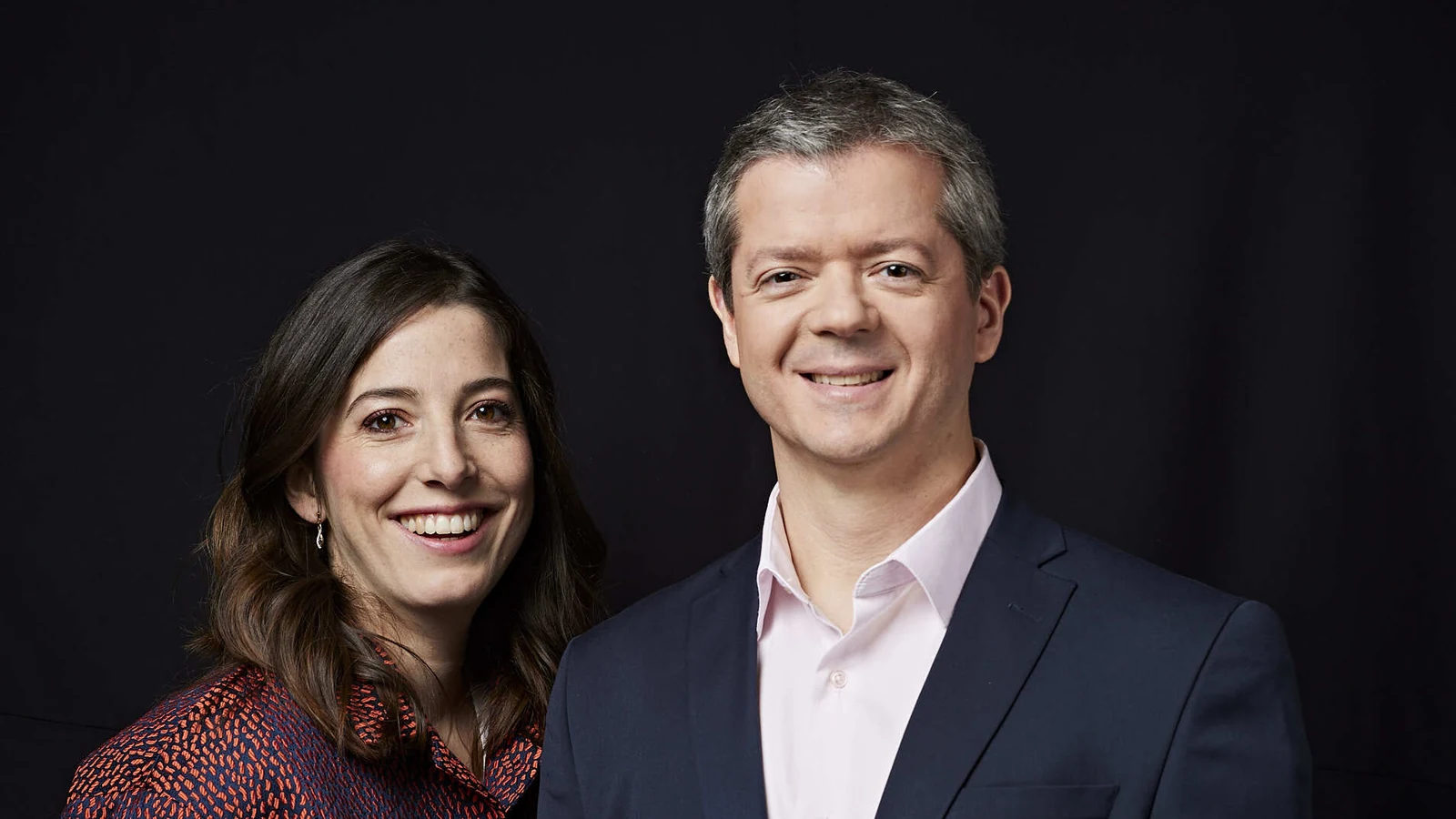 Eléonore Crespo et Romain Niccoli, cofondateurs de Pigment, posant côte à côte.