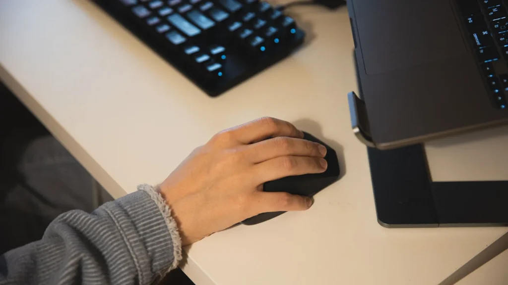 Présentéisme numérique : la souris pour paraître actif