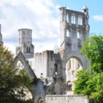 L’abbaye de Jumièges en Seine-Maritime, illustration de la restauration du patrimoine.