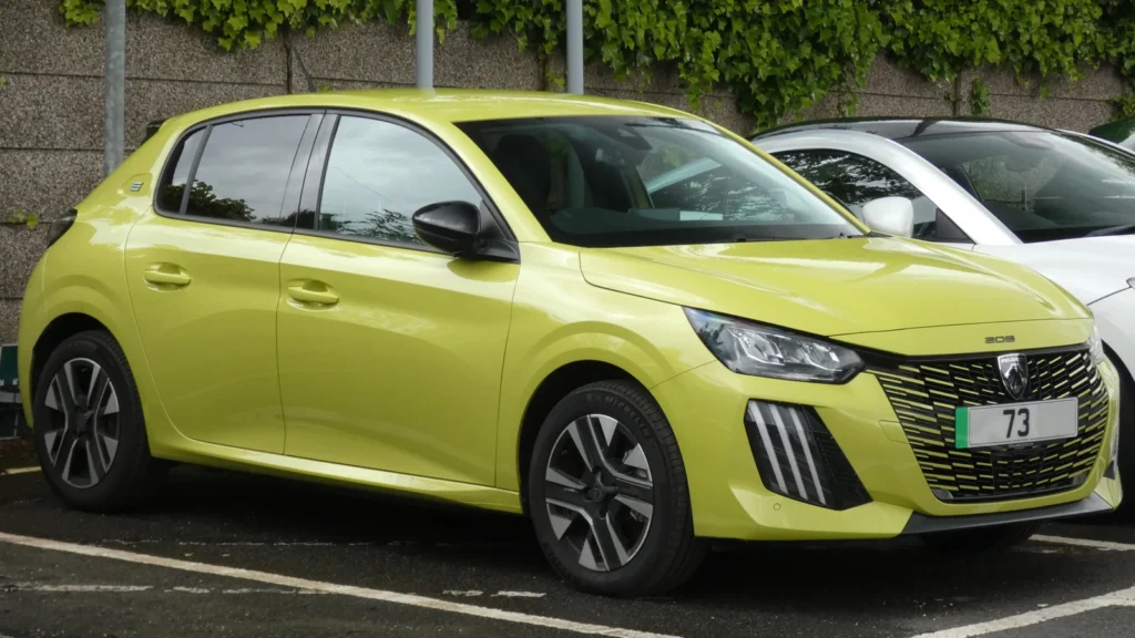 Ventes de voitures neuves : l’électrique porte le rebond français